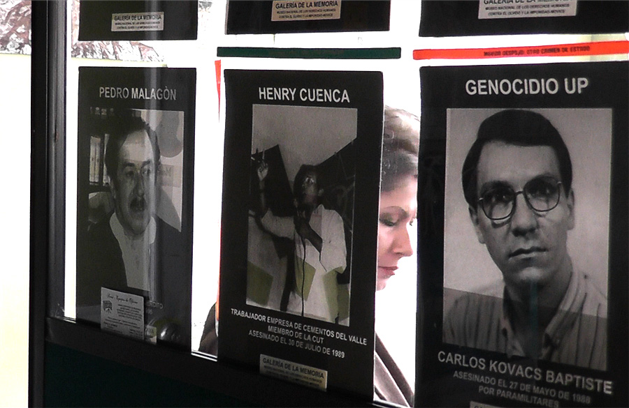 Affischer på mördade politiker